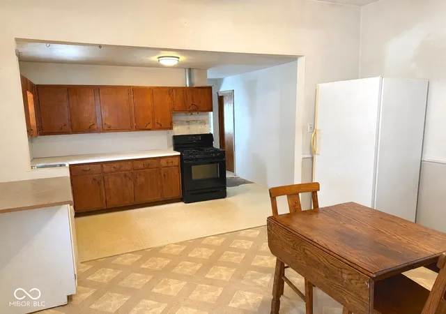 Photo 3 of Sale Pending at 304 Park Ave, New Castle, IN 47362 | MLS# 22122108 | Listing updated on 2026-09-23