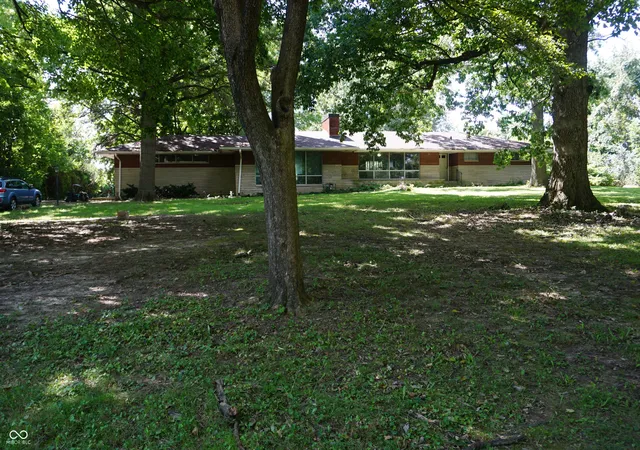 Photo 4 of Sale Pending at 3123 W Fairview Rd, Greenwood, IN 46142 | MLS# 22122118 | Listing updated on 2026-09-23