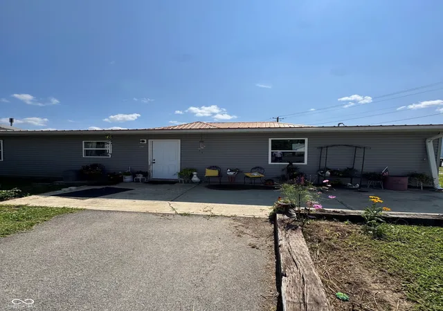 Photo 2 of Sale Pending at 805 S Broadway, Greensburg, IN 47240 | MLS# 22122121 | Listing updated on 2026-09-29