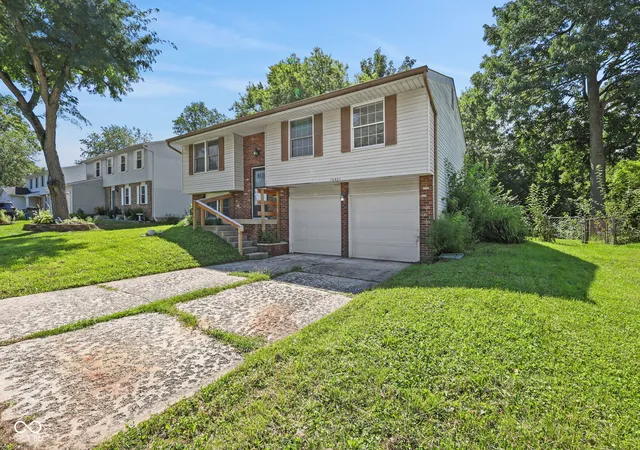 2nd image of 10401 Mercury Dr, Indianapolis, IN 46229 | MLS# 22122127