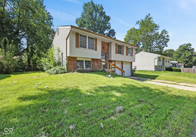 Photo 3 of Single family home for sale at 10401 Mercury Dr, Indianapolis, IN 46229 | MLS# 22122127 | Listing updated on 2026-10-02