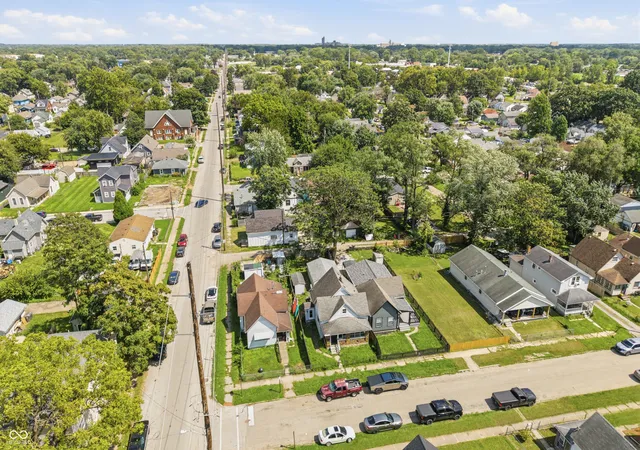 Photo 3 of Single family home for sale at 1709 Spruce St, Indianapolis, IN 46203 | MLS# 22122144 | Listing updated on 2026-10-08
