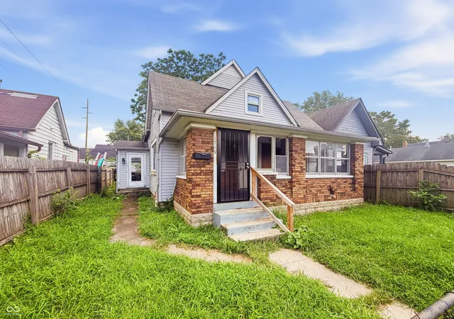 Photo 4 of Single family home for sale at 1709 Spruce St, Indianapolis, IN 46203 | MLS# 22122144 | Listing updated on 2026-10-08