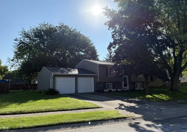 2nd image of 1025 Ridgepointe Dr, Indianapolis, IN 46234 | MLS# 22122146
