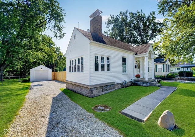 Photo 3 of Sale Pending at 3912 Main St, Anderson, IN 46013 | MLS# 22122148 | Listing updated on 2026-08-31