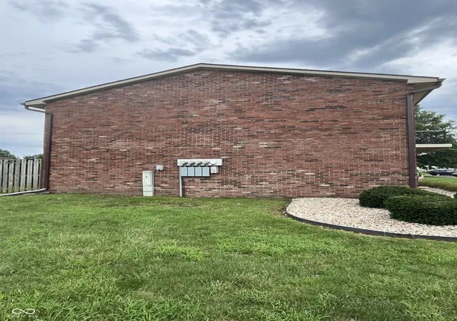 3rd image of 989 Greenwood W, Greenwood, IN 46142 | MLS# 22122151
