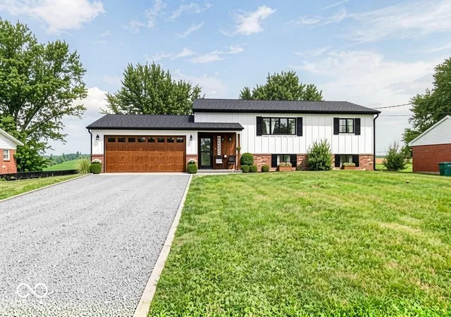 Photo 3 of Single family home for sale at 2616 E County Road 900 N, Pittsboro, IN 46167 | MLS# 22122168 | Listing updated on 2026-09-22