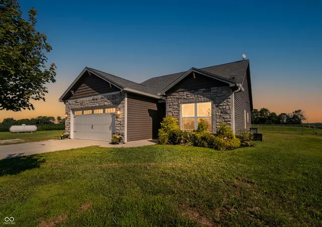 Photo 3 of Sale Pending at 1534 W County Road 580 S, Frankfort, IN 46041 | MLS# 22122177 | Listing updated on 2026-08-27