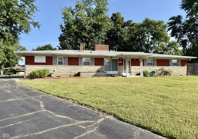 Photo 2 of Single family home for sale at 8136 S Pennsylvania St, Indianapolis, IN 46227 | MLS# 22122182 | Listing updated on 2026-08-26