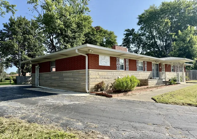 Photo 21 of Single family home for sale at 8136 S Pennsylvania St, Indianapolis, IN 46227 | MLS# 22122182 | Listing updated on 2026-08-26