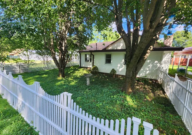 Photo 3 of Single family home for sale at 4621 S 537 E, Franklin, IN 46131 | MLS# 22122206 | Listing updated on 2026-08-25
