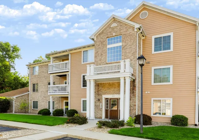 Photo 2 of Sale Pending at 6509 Emerald Hill Ct #102, Indianapolis, IN 46237 | MLS# 22122223 | Listing updated on 2026-08-31