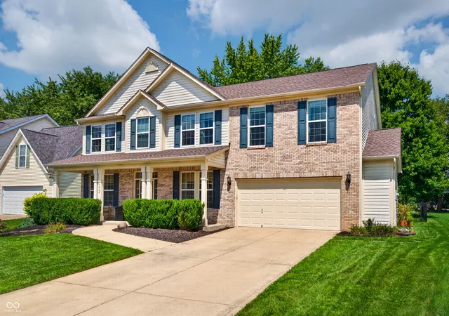 Photo 3 of Single family home for sale at 3864 Jonathan, Columbus, IN 47201 | MLS# 22122224 | Listing updated on 2026-09-30