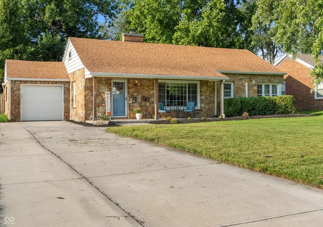 Photo 1 of Sale Pending at 1114 Southview Dr, Indianapolis, IN 46227 | MLS# 22122232 | Listing updated on 2026-09-06