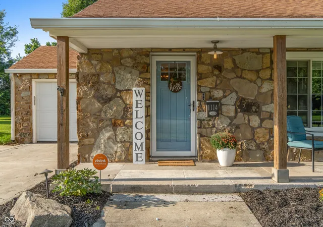 Photo 2 of Sale Pending at 1114 Southview Dr, Indianapolis, IN 46227 | MLS# 22122232 | Listing updated on 2026-09-06
