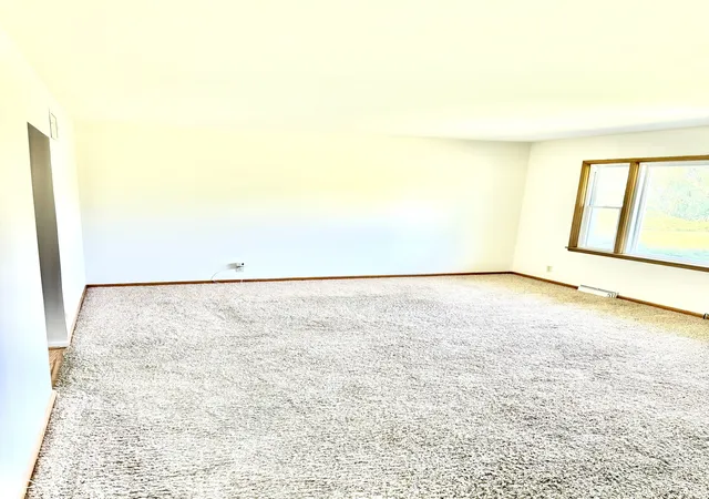 Photo 4 of Single family home for sale at 4029 Ridgeway Dr, Indianapolis, IN 46221 | MLS# 22122238 | Listing updated on 2026-08-27