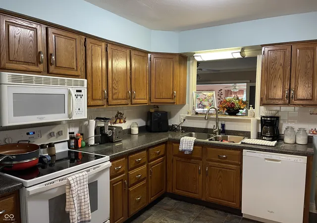 Photo 3 of Single family home for sale at 118 Granby Dr, Cumberland, IN 46229 | MLS# 22122249 | Listing updated on 2026-09-24