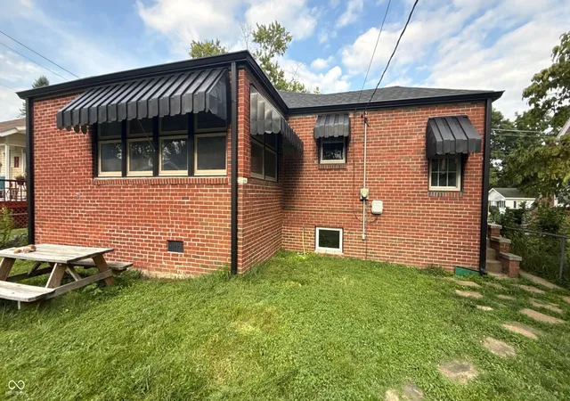 Photo 3 of Single family home for sale at 404 S Tennessee St, Danville, IN 46122 | MLS# 22122250 | Listing updated on 2026-08-25