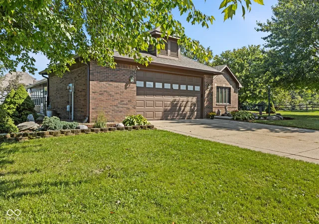 Photo 3 of Single family home for sale at 1360 Kanterbury Ln, Mooresville, IN 46158 | MLS# 22122251 | Listing updated on 2026-10-03