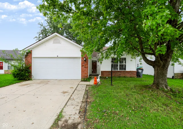 1st image of 1543 Sanner Dr, Greenwood, IN 46143 | MLS# 22122254