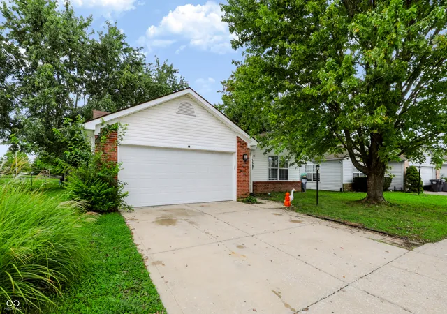 2nd image of 1543 Sanner Dr, Greenwood, IN 46143 | MLS# 22122254
