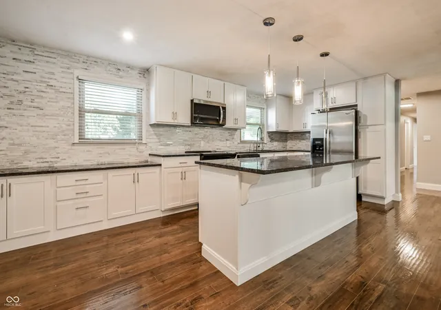Photo 3 of Sale Pending at 4433 Linden Ln, Anderson, IN 46011 | MLS# 22122270 | Listing updated on 2026-09-28