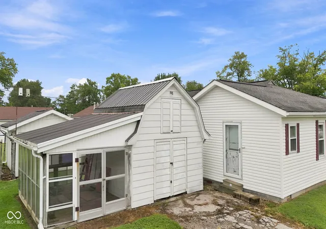Photo 3 of Single family home for sale at 100 N Bethany Rd, Crothersville, IN 47229 | MLS# 22122272 | Listing updated on 2026-09-30