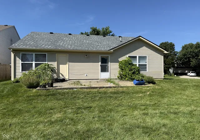 Photo 12 of Single family home for sale at 8113 Maple Stream Ln, Indianapolis, IN 46217 | MLS# 22122297 | Listing updated on 2026-08-25