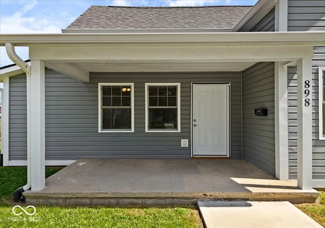 Photo 3 of Single family home for sale at 898 S 9th St, Noblesville, IN 46060 | MLS# 22122301 | Listing updated on 2026-09-21