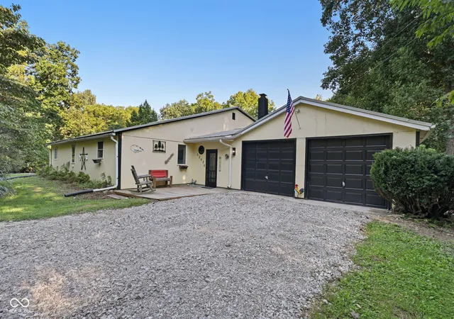 Single family home for sale at 3202 E County Road 800 N, Bainbridge, IN 46105 | MLS# 22122316