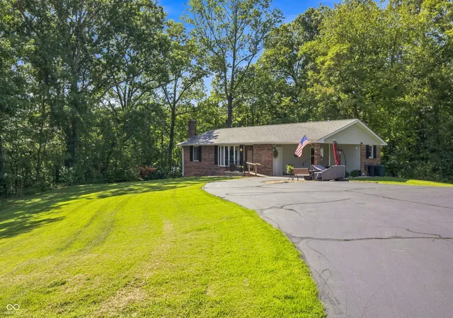 Photo 2 of Single family home for sale at 1170 W Base Rd, North Vernon, IN 47265 | MLS# 22122317 | Listing updated on 2026-10-04