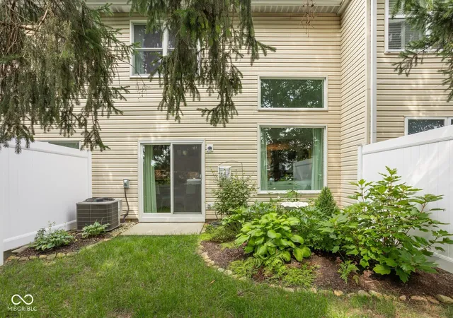 Photo 3 of Townhouse for sale at 9545 Longwell Dr, Indianapolis, IN 46240 | MLS# 22122318 | Listing updated on 2026-10-23