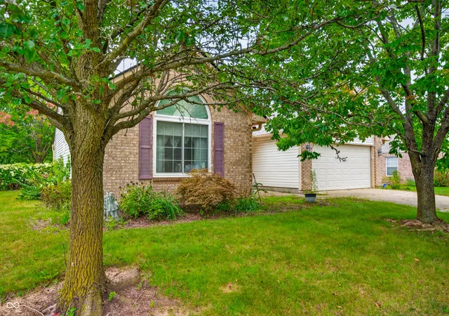 Photo 2 of Sale Pending at 1240 Matthews Ct, Franklin, IN 46131 | MLS# 22122321 | Listing updated on 2026-09-01