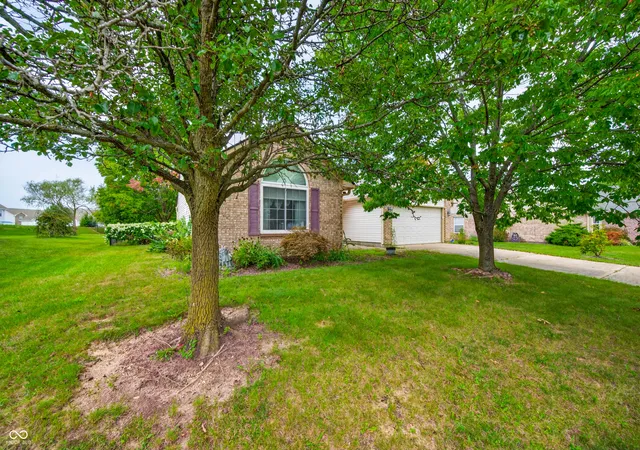Photo 3 of Sale Pending at 1240 Matthews Ct, Franklin, IN 46131 | MLS# 22122321 | Listing updated on 2026-09-01