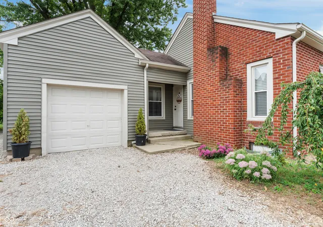 Photo 3 of Sale Pending at 4871 N Us Hwy 31, Columbus, IN 47201 | MLS# 22122324 | Listing updated on 2026-09-22