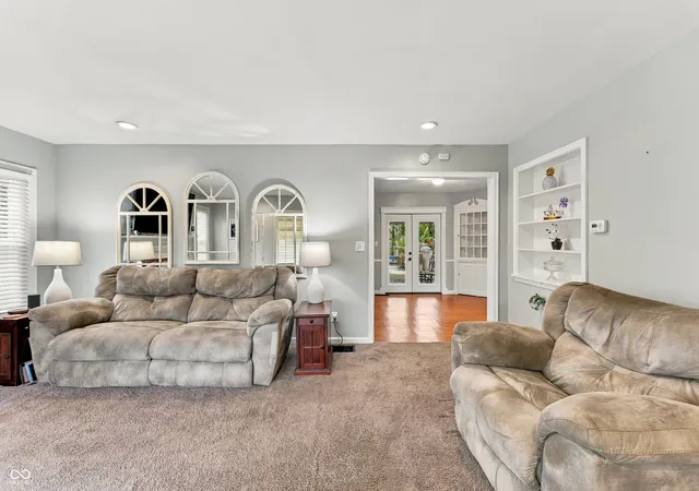 Photo 4 of Sale Pending at 4871 N US Hwy 31, Columbus, IN 47201 | MLS# 22122324 | Listing updated on 2026-09-22