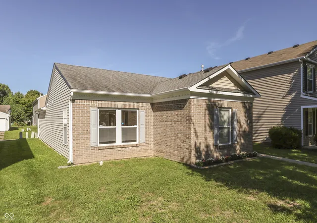 Photo 3 of Single family home for sale at 2316 Bristol Dr, Franklin, IN 46131 | MLS# 22122331 | Listing updated on 2026-09-27