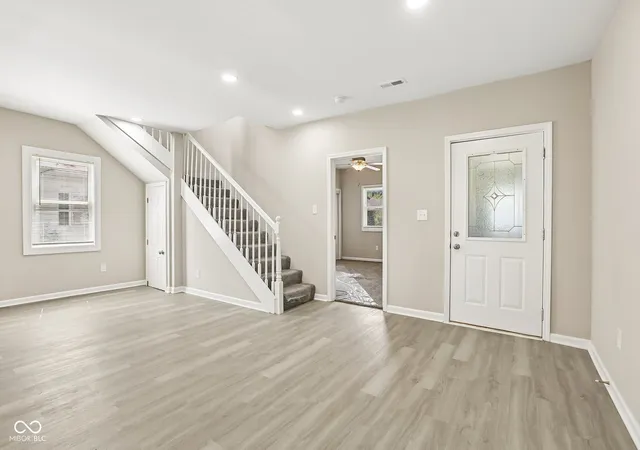 Photo 3 of Single family home for sale at 805 S 17th St, Elwood, IN 46036 | MLS# 22122377 | Listing updated on 2026-08-26