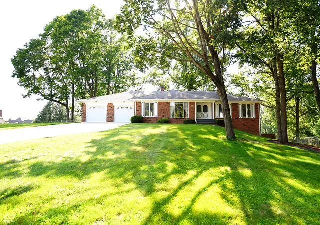 Photo 2 of Sale Pending at 509 Oak Boulevard West Dr, Greenfield, IN 46140 | MLS# 22122388 | Listing updated on 2026-10-27