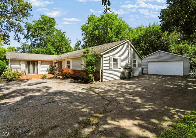 Photo 4 of Single family home for sale at 7105 Hague Rd, Indianapolis, IN 46256 | MLS# 22122401 | Listing updated on 2026-10-23