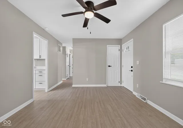 Photo 3 of Single family home for sale at 2308 Edgemont Wy, Anderson, IN 46011 | MLS# 22122404 | Listing updated on 2026-10-06