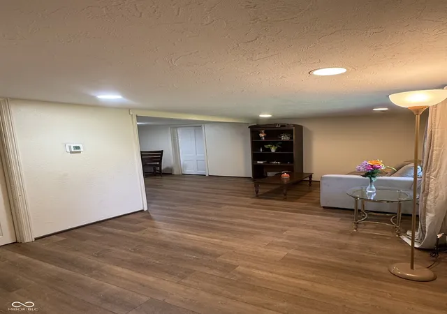 Photo 1 of Single family home for sale at 433 E 54Th St, Anderson, IN 46013 | MLS# 22122422 | Listing updated on 2026-10-01