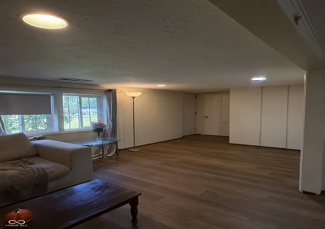 Photo 3 of Single family home for sale at 433 E 54Th St, Anderson, IN 46013 | MLS# 22122422 | Listing updated on 2026-10-01