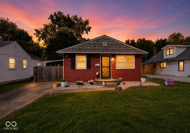 2nd image of 930 N Eaton Ave, Indianapolis, IN 46219 | MLS# 22122439