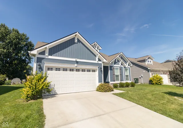 Photo 2 of Single family home for sale at 1454 Lexington Trl, Greenfield, IN 46140 | MLS# 22122442 | Listing updated on 2026-09-22