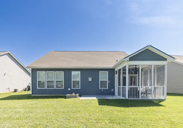 Photo 3 of Single family home for sale at 1454 Lexington Trl, Greenfield, IN 46140 | MLS# 22122442 | Listing updated on 2026-09-22