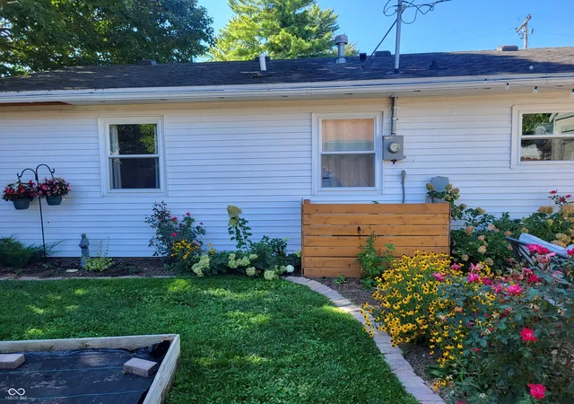 Photo 3 of Sale Pending at 408 W 3Rd St, Lizton, IN 46149 | MLS# 22122446 | Listing updated on 2026-09-23