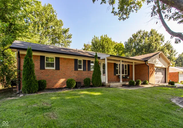 2nd image of 6136 Bluff Acres Dr, Greenwood, IN 46143 | MLS# 22122461