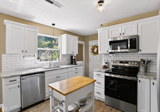 Photo 3 of Single family home for sale at 6511 Caressa Wy, Indianapolis, IN 46259 | MLS# 22122462 | Listing updated on 2026-10-27