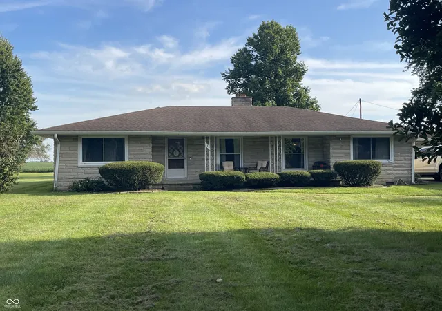 Photo 3 of Single family home for sale at 739 W Gossett Rd, Frankfort, IN 46041 | MLS# 22122472 | Listing updated on 2026-09-06